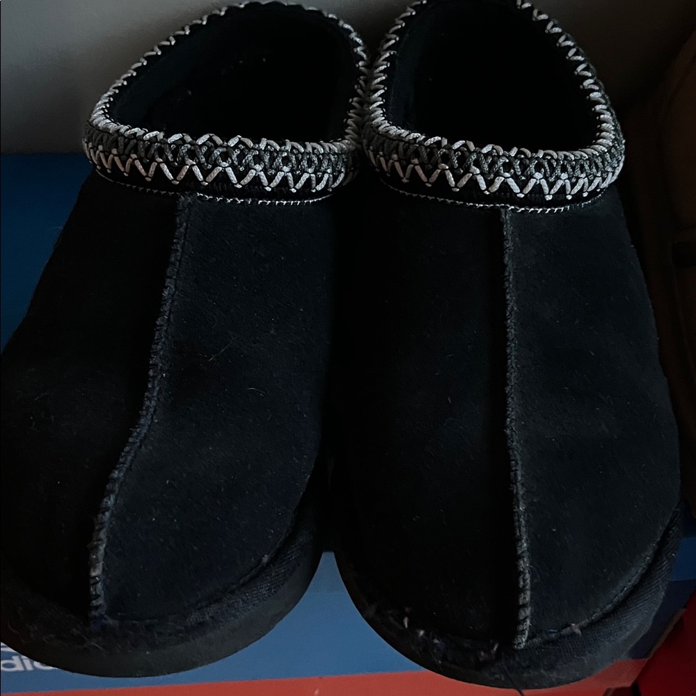 Black Ugg slip on Shoes with White Stitching size US 4